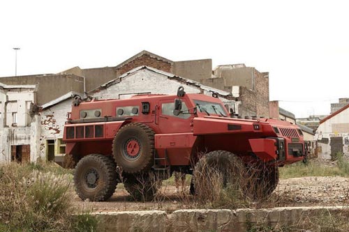 另類和平天使 天價防彈SUV/裝甲車/警車!