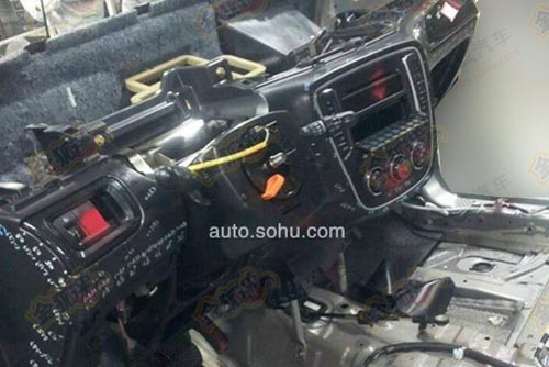 天津一汽T012無偽裝諜照