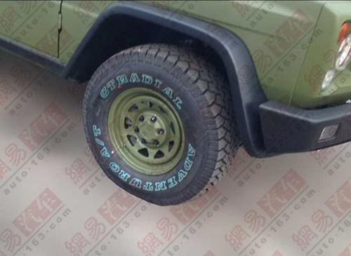 北汽B80無偽實拍曝光 外形酷似奔馳G級