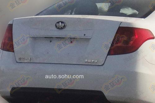 奔騰B50電動版及插電混動版諜照