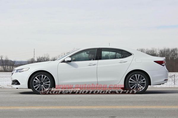 量產(chǎn)版謳歌TLX低偽照 年內(nèi)上市/將取代TL 量產(chǎn)版謳歌TLX低偽照 年內(nèi)上市/將取代TL