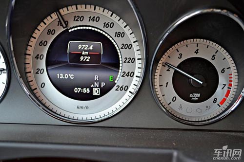 車訊網(wǎng)測試奔馳GLK300 外形優(yōu)雅的硬派小生