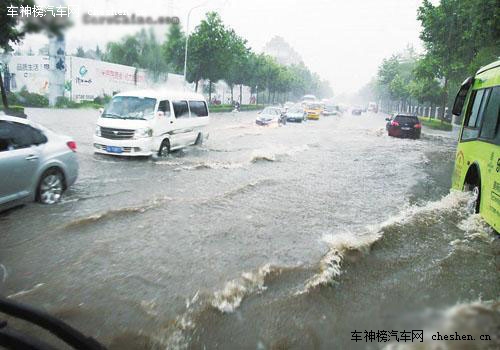 雨季來臨 面對狂風暴雨你的愛車怎么辦 