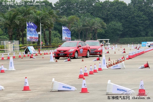 成為車輛駕駛高手應(yīng)該牢記的四大技巧 車輛駕駛高手