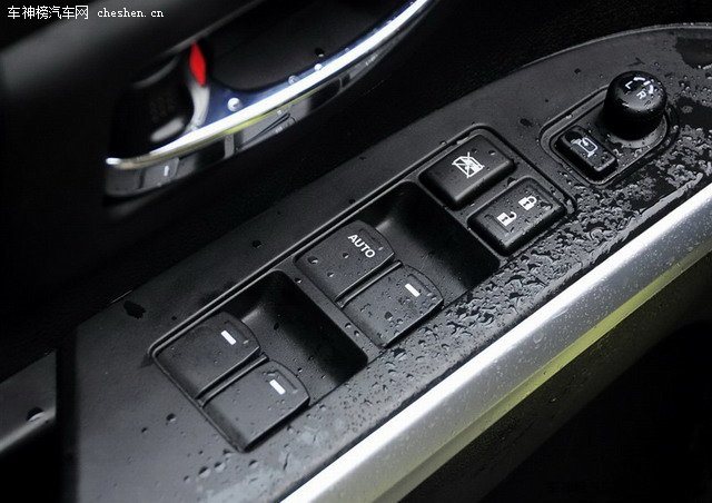 鋒馭對(duì)比勁炫 15萬(wàn)元小型城市SUV之爭(zhēng)