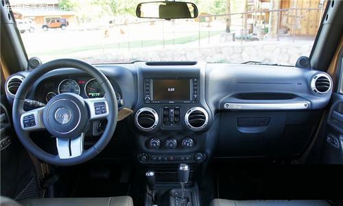 暴雨涉水沒問題 4款卓越性能越野SUV導(dǎo)購 豐田新款普拉多 奔馳GLK 2014款路虎第四代發(fā)現(xiàn) Jeep牧馬人 越野SUV導(dǎo)購