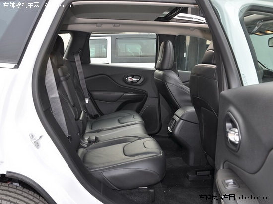 口碑一直不錯 4款入門級豪華SUV車型推薦 入門級豪華SUV推薦,Jeep,自由光,奧迪Q5,沃爾沃XC60,奔馳GLK